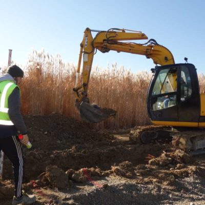 Novembre 2018 - La pelle creuse le fossé d'évacuation de l'eau